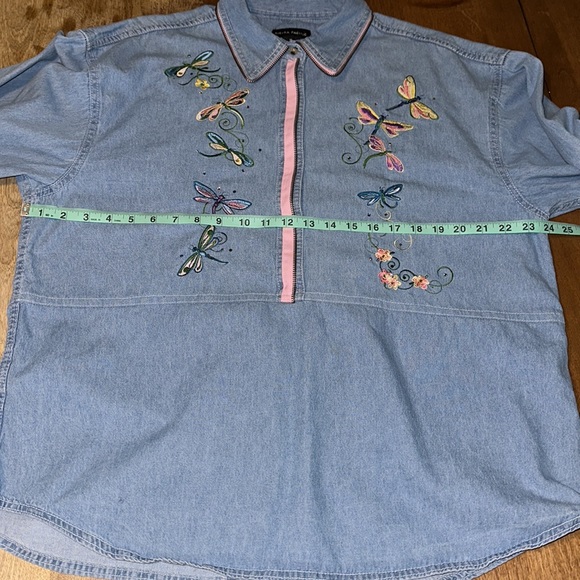 Sierra Pacific Denim Floral & Dragonfly Embroidered Top - Picture 7 of 14
